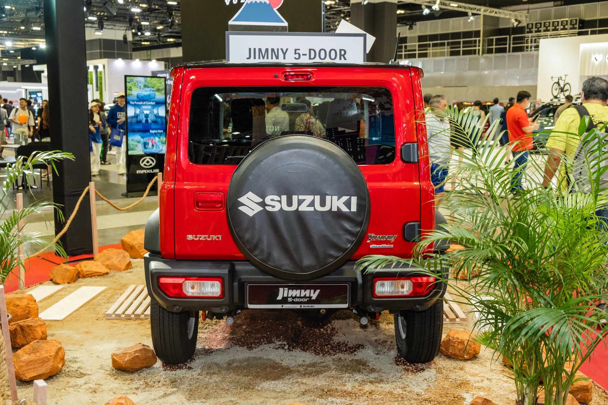 Xem thử Suzuki Jimny 5 cửa sắp bán tại ĐNÁ: Thực dụng hơn, không rẻ nhưng vẫn đáng chờ ngày về Việt Nam