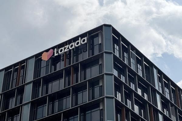 Báo Singapore tiết lộ sốc về Lazada: Cấm những nhân viên vừa bị sa thải làm việc cho Shopee, Grab, TikTok, ràng buộc bằng ‘tờ giấy hẹn’ mất giá - Ảnh 4.