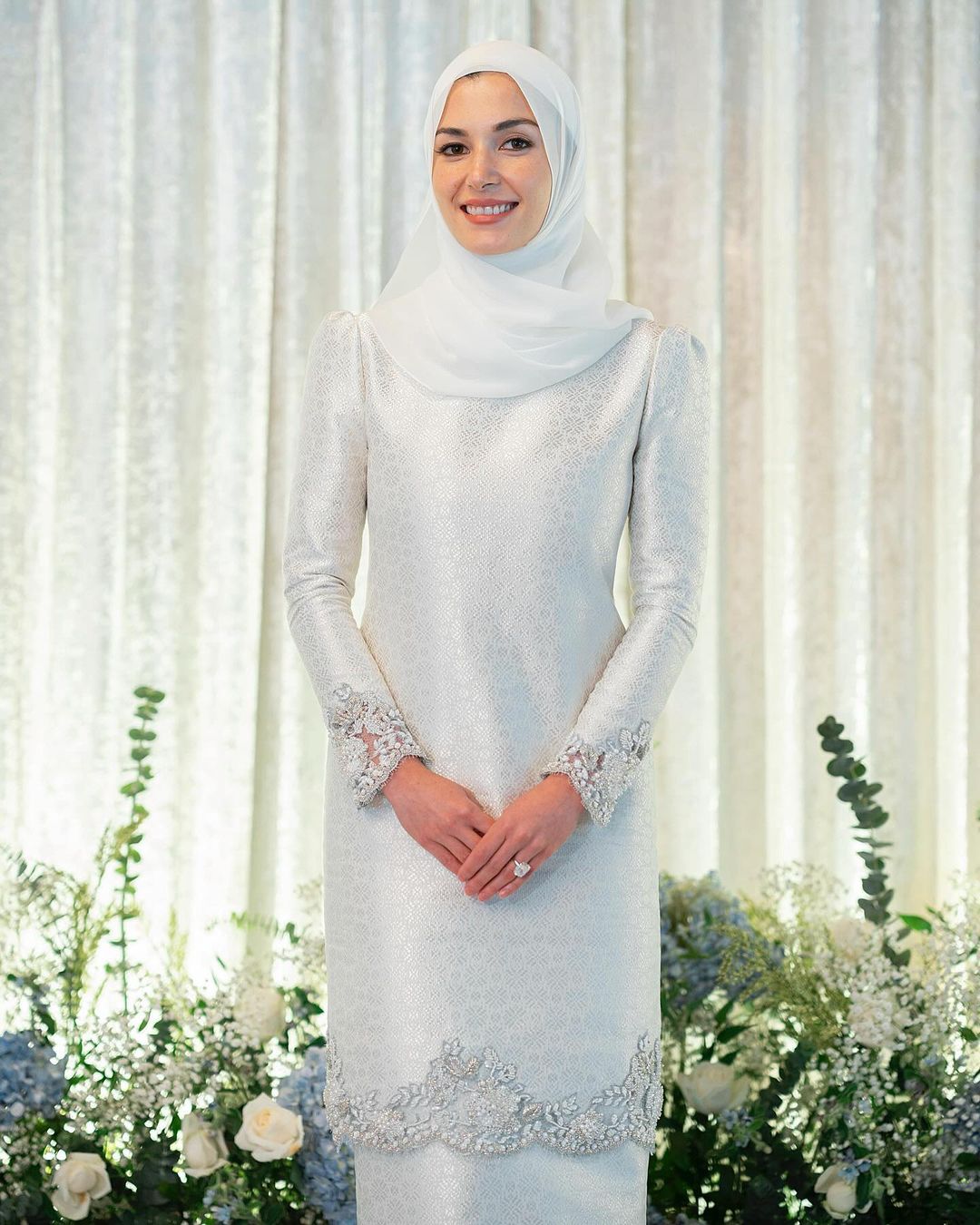 Tiệc Hoàng gia hậu đám cưới Hoàng tử Brunei: Nàng dâu mới đẹp lộng lẫy trong chiếc váy thu hút mọi ánh nhìn- Ảnh 5.