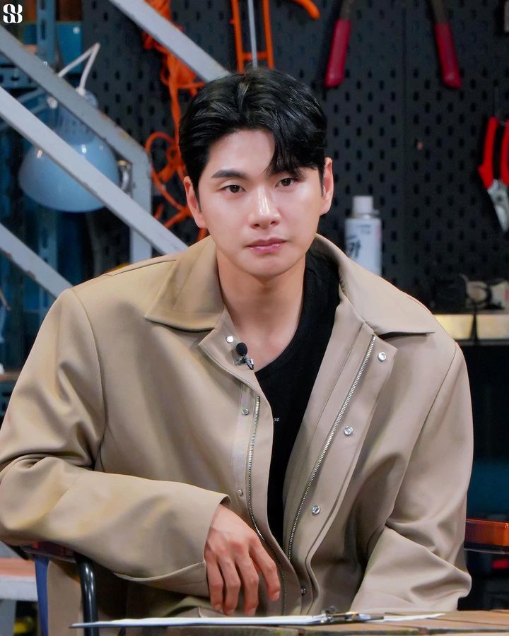 Thân là con trai sếp lớn ở LG Innotech, chàng trai này vẫn đi làm thuê kiếm tiền, là anh hùng ngoài đời thực - Ảnh 2.