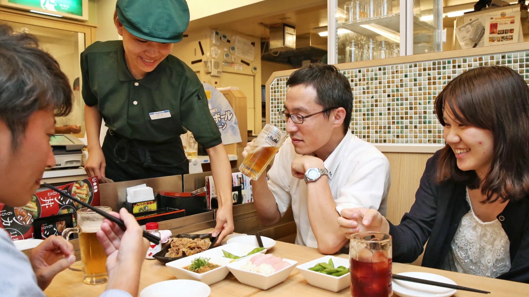 Dân công sở Nhật Bản dè sẻn giữa bối cảnh không còn lựa chọn khác: &quot;Bữa trưa một xu&quot; được quý hơn bao giờ hết- Ảnh 1.