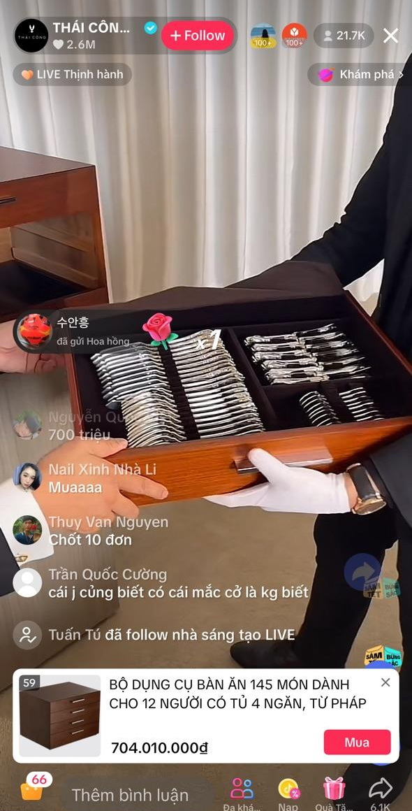Livestream bán hàng "quý tộc", Thái Công không quên cài cắm sản phẩm bình dân mới toanh: Giá 199K, "cháy hàng" trong phút mốt- Ảnh 2.