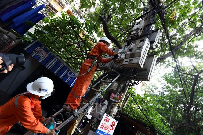 Bộ Công Thương yêu cầu EVN khẩn trương xây dựng cơ chế giá điện hai thành phần - Ảnh 1.