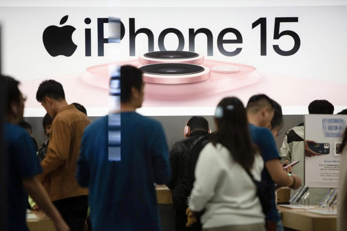 Lần đầu tiên Apple giảm giá cho iPhone - Ảnh 1.