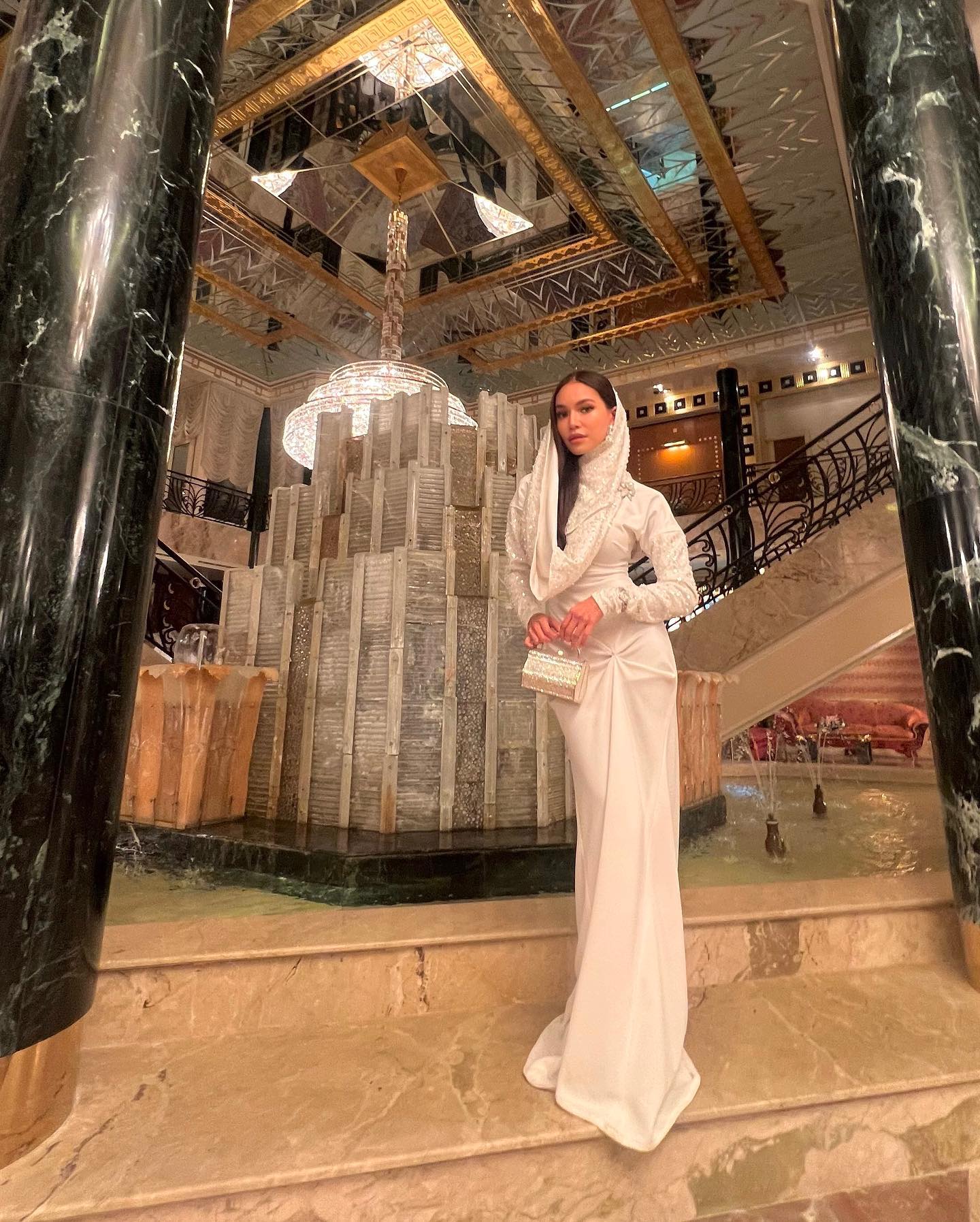 Công chúa quyến rũ nhất Brunei gây tranh cãi vì mặc váy xuyên thấu đi ăn cưới, thực hư ra sao?- Ảnh 13.