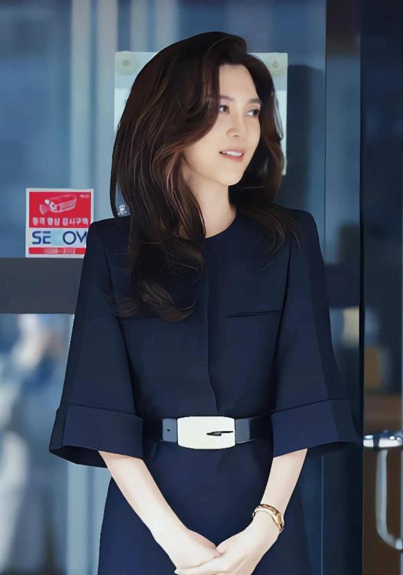 Chaebol giàu bậc nhất Hàn Quốc bị chỉ trích vì mặc áo Dior, "Đại công chúa Samsung" lập tức được gọi tên vì một điều- Ảnh 5.