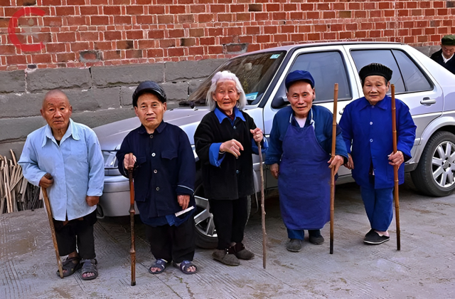 Kỳ lạ ngôi làng chỉ sinh ra người lùn: Truyền thuyết rùa đen báo thù đeo đẳng gần 100 năm cho tới khi các nhà khoa học lên tiếng! - Ảnh 1.