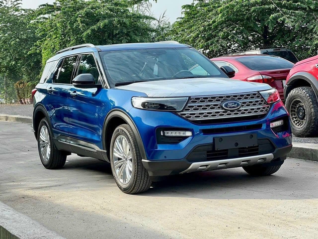 Ford Explorer đồng loạt giảm 440 triệu tại đại lý: Giá lần đầu dưới 2 tỷ, dễ cạnh tranh hơn với Hyundai Palisade - Ảnh 1.