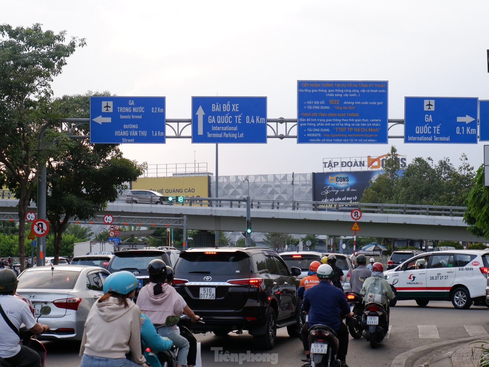 Nhận diện 3 điểm thường xuyên ùn ứ ở cửa ngõ sân bay Tân Sơn Nhất - Ảnh 6.