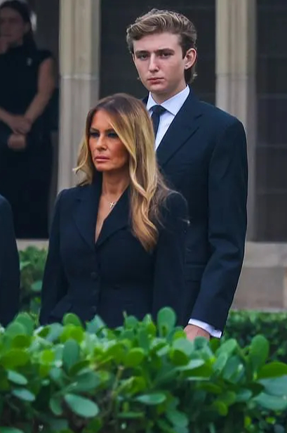 "Hoàng tử Nhà Trắng" Barron Trump hiếm hoi xuất hiện, ngay lập tức gây bão với ngoại hình khó tin ở tuổi 17- Ảnh 5.