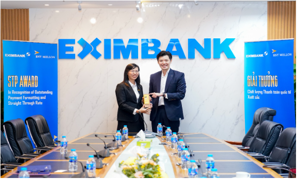 Eximbank nhận giải thưởng STP Award từ ngân hàng Bank of New York Mellon - Ảnh 1.