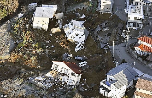 Động đất ở Nhật Bản: Số nạn nhân tử vong đã tăng lên 30, cảnh tượng chưa từng thấy xuất hiện ở siêu thị- Ảnh 1.