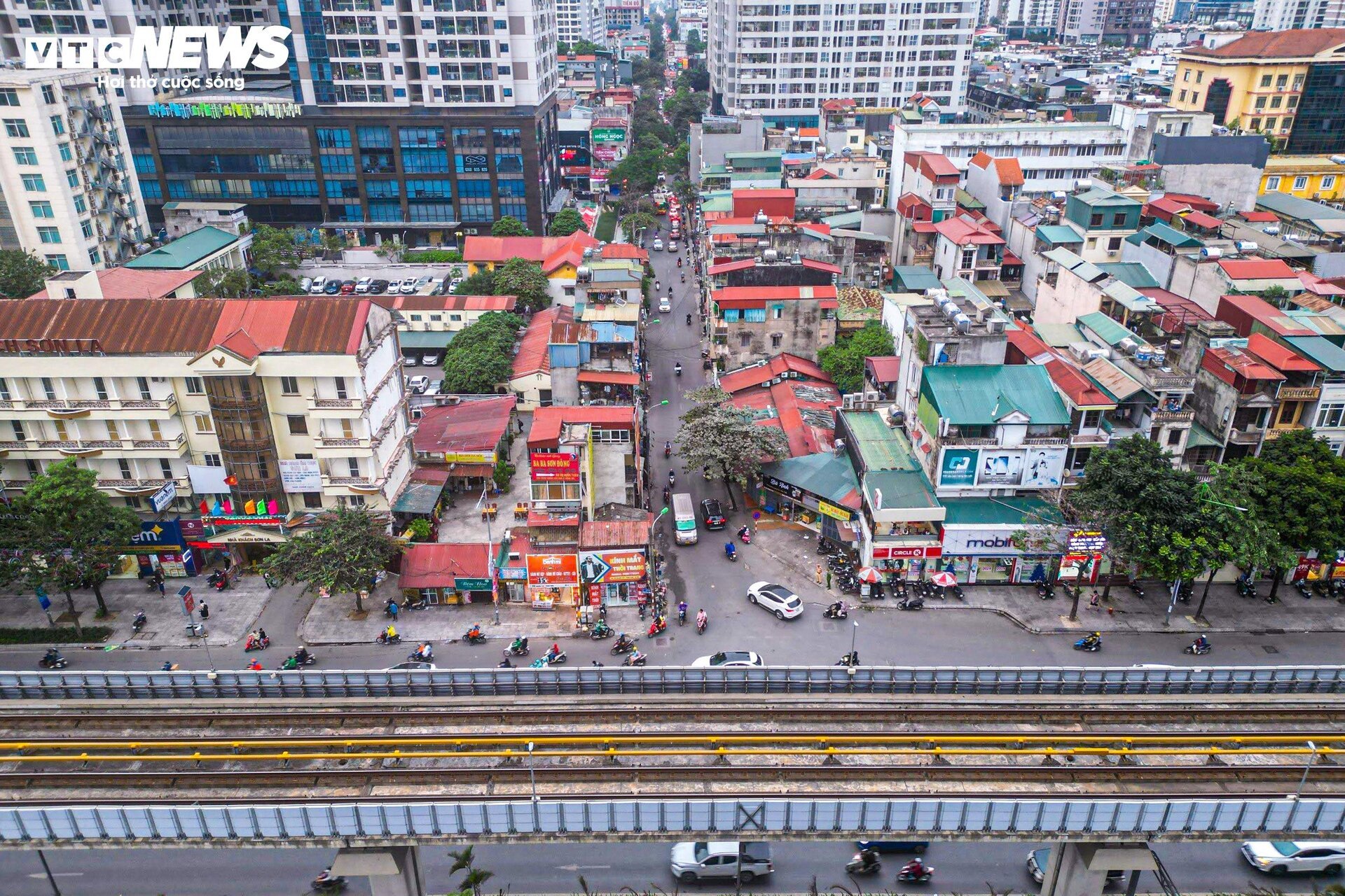 Cận cảnh tuyến đường sắp được Hà Nội mở rộng hơn 20m để giảm ùn tắc - Ảnh 1.