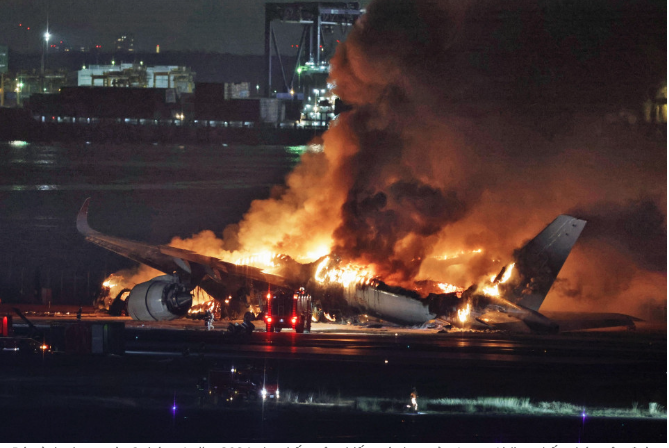 Nhân chứng kể khoảnh khắc 2 máy bay Nhật Bản biến thành cầu lửa- Ảnh 3.