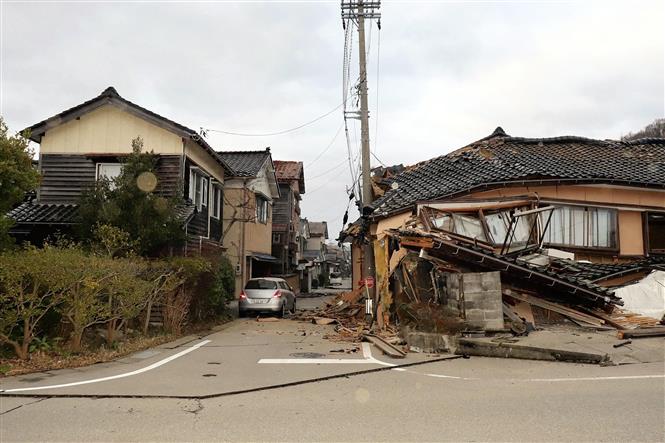 Toàn cảnh trận động đất lớn dẫn tới sóng thần ở Nhật Bản trong ngày đầu tiên năm 2024 - Ảnh 4.