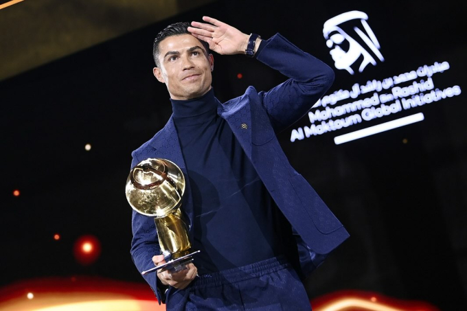 Bạn gái Ronaldo đeo kim cương đầy người đến dự lễ trao giải, hạnh phúc đến phát khóc khi được CR7 gọi là &quot;vợ&quot; - Ảnh 6.