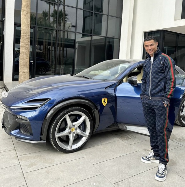 Cristiano Ronaldo mua Ferrari Purosangue, thừa nhận không biết đang sở hữu bao nhiêu siêu xe