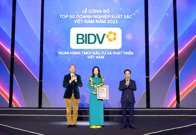 BIDV giữ vững vị trí Top 50 doanh nghiệp xuất sắc Việt Nam năm 2023 - Ảnh 1.