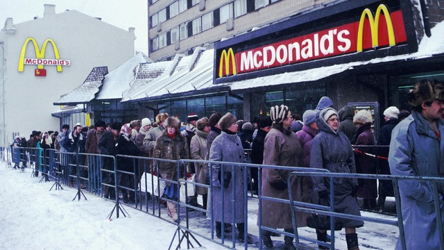McDonald's tại Nga: Từ đế chế 2 tỷ USD phục vụ 1 triệu khách/ngày, sở hữu nhiều bất động sản nhất nước đến sự chấm dứt câu chuyện truyền kỳ 32 năm - Ảnh 1.