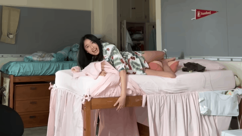 Jenny Huỳnh dành 8 tuần để decor phòng KTX Đại học Stanford: Thành quả &quot;quá là sến&quot;, chiếc giường có công dụng lạ- Ảnh 3.
