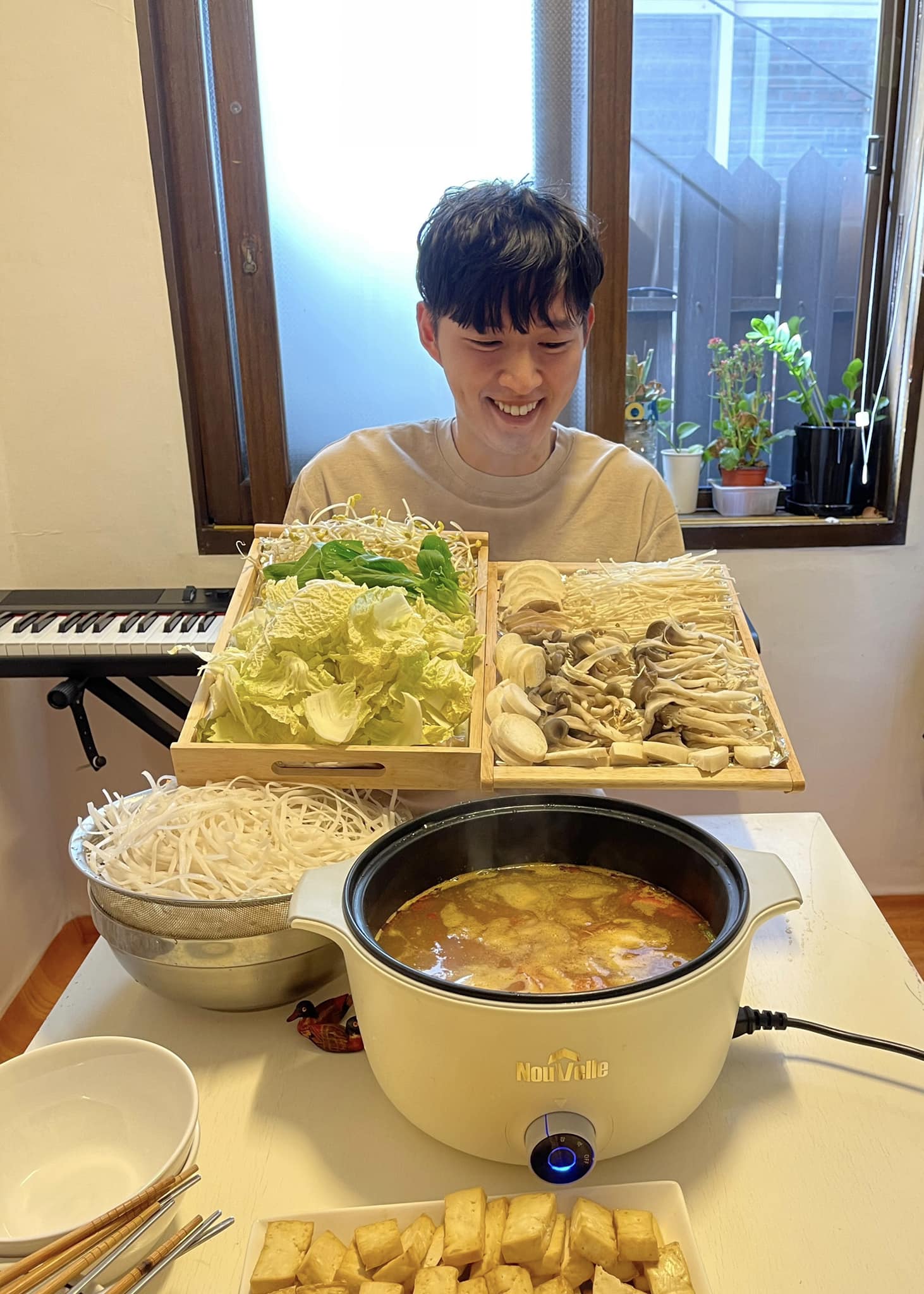 Chàng trai Hàn Quốc nói tiếng Việt siêu đỉnh, bỏ sự nghiệp giải trí 10 năm để mở quán ăn Việt tại Seoul - Ảnh 2.