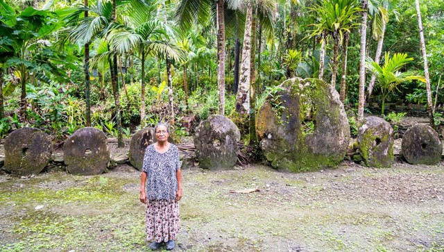 Đảo Yap: Hòn đảo nhỏ bé sử dụng những tảng đá khổng lồ làm tiền tệ - Ảnh 1.