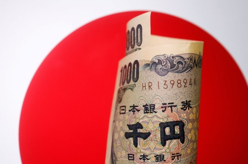BOJ tiếp tục giữ nguyên lãi suất âm duy nhất trên thế giới, yên Nhật thêm áp lực mất giá - Ảnh 1.