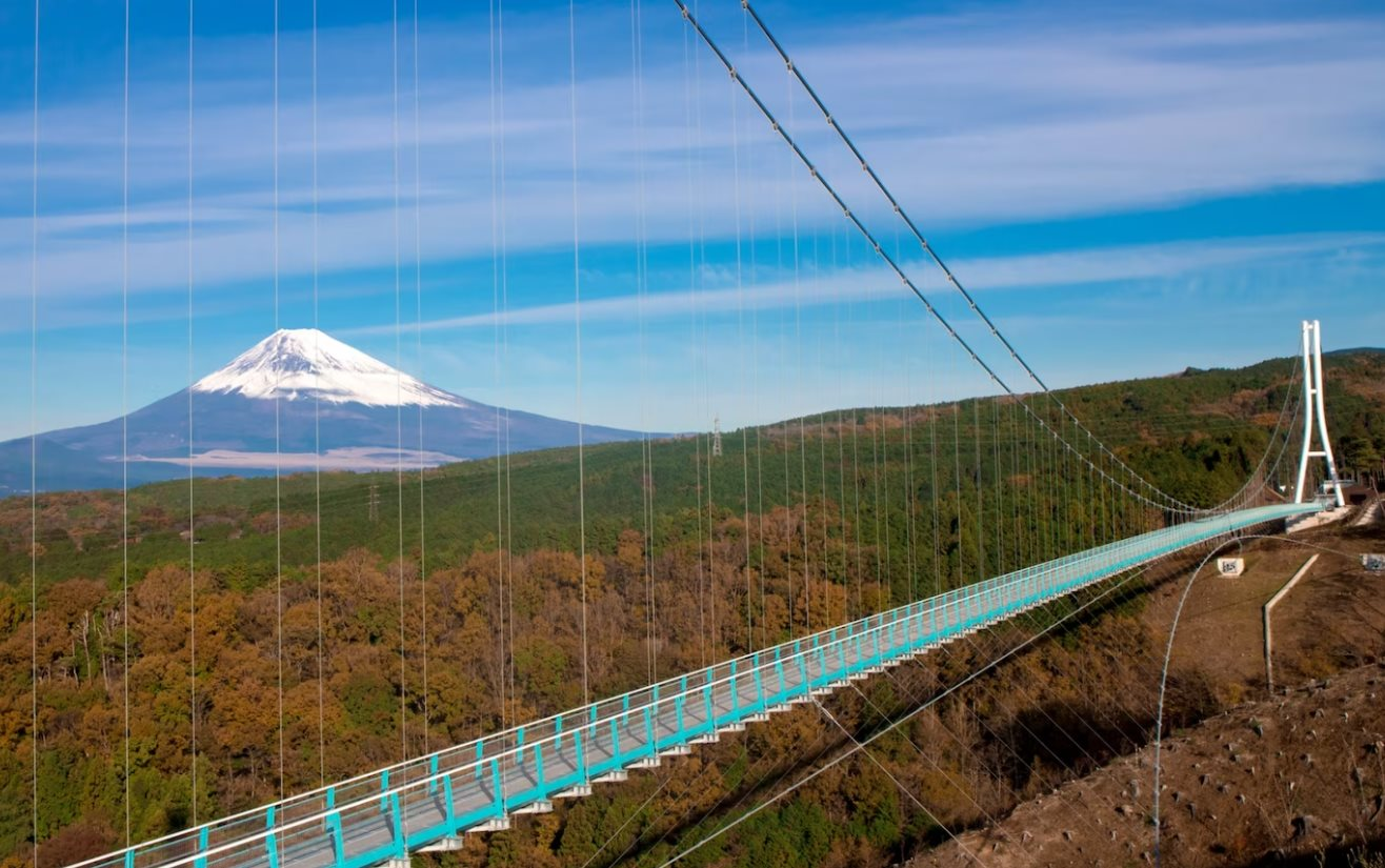 Nhật Bản khiến thế giới thán phục: Xây ‘đường giữa không trung’, ‘treo qua’ khe núi cho người dân đi bộ, dài tới 400 mét với chi phí khủng 663 tỷ đồng - Ảnh 2.