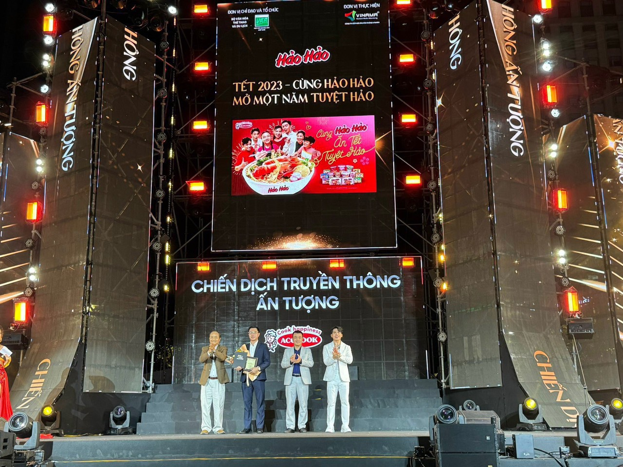 20 thương hiệu hàng đầu Việt Nam năm 2023: Samsung giữ vững ngôi vương, Hảo Hảo tiến lên 9 hạng, Tiktok tăng điểm mạnh nhất - Ảnh 5.