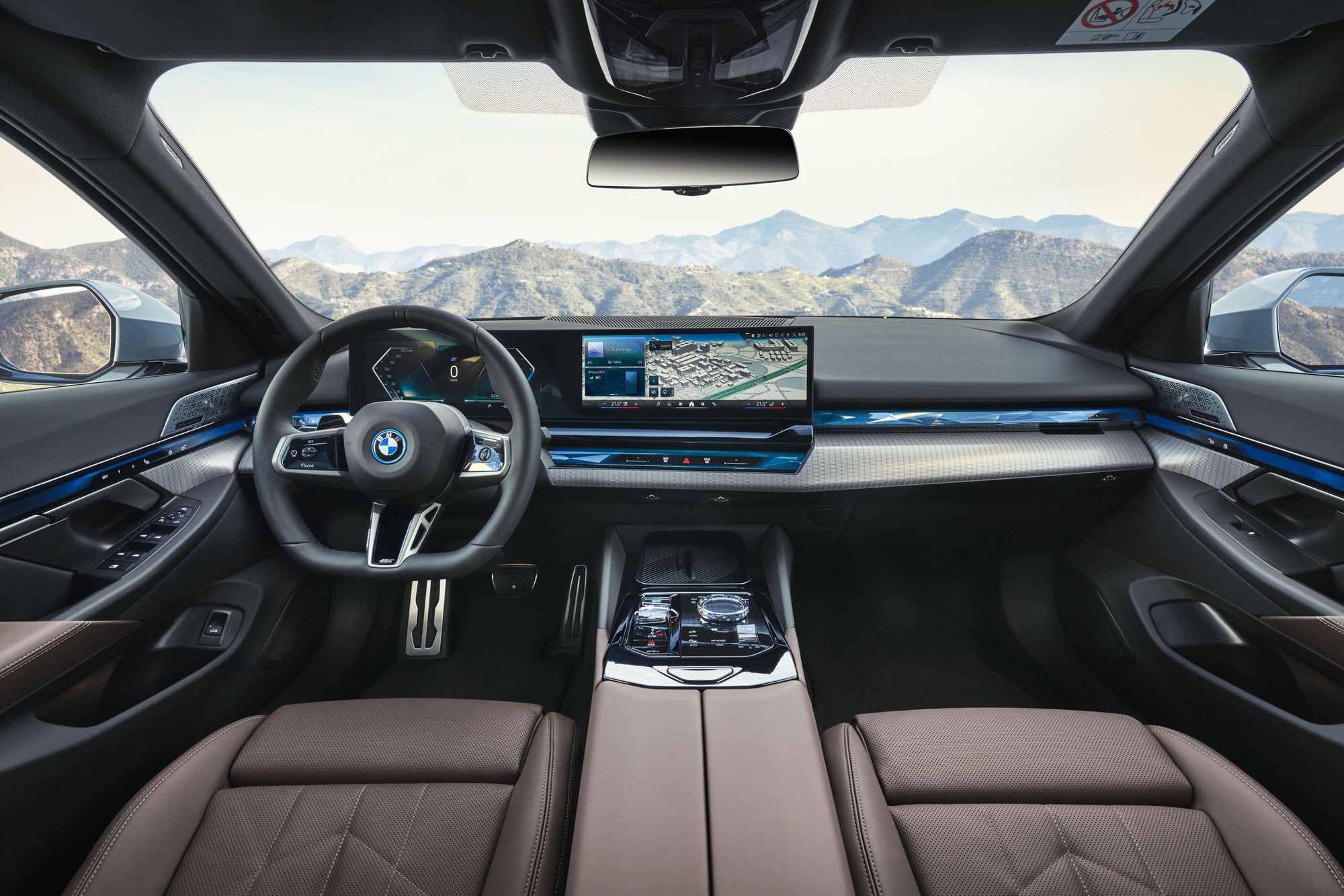 BMW 5-Series 2024 dễ về Việt Nam năm nay: Thiết kế phá cách kiểu xe Hàn, nhiều công nghệ mới cạnh tranh E-Class