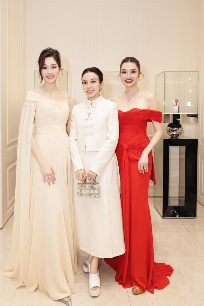 Hoa hậu Đặng Thu Thảo diện trang sức đắt đỏ, hội ngộ cùng đàn chị Hà Kiều Anh - Ảnh 2.