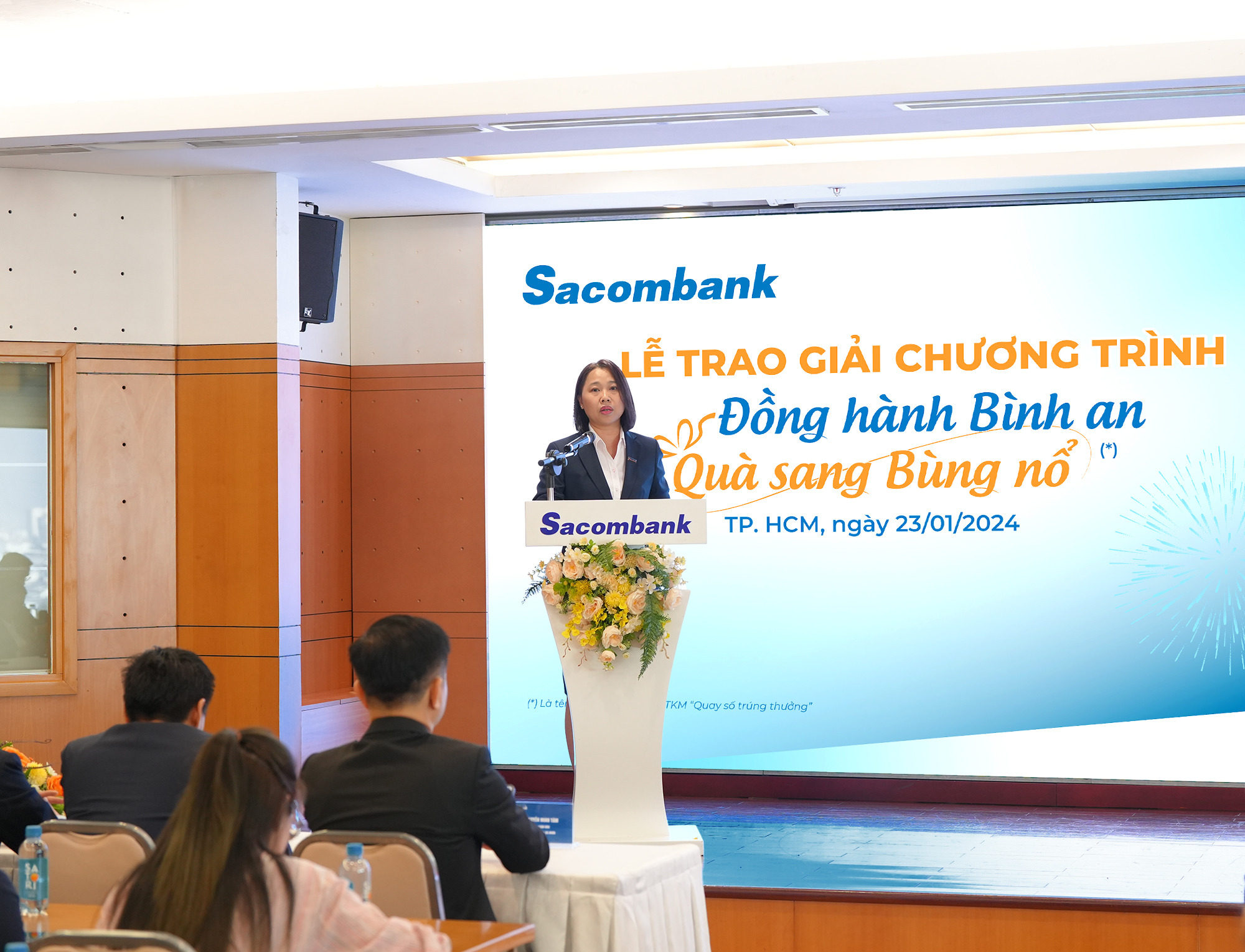 Sacombank trao giải chương trình quay số trúng thưởng “Đồng hành bình an – Quà sang bùng nổ” - Ảnh 1.