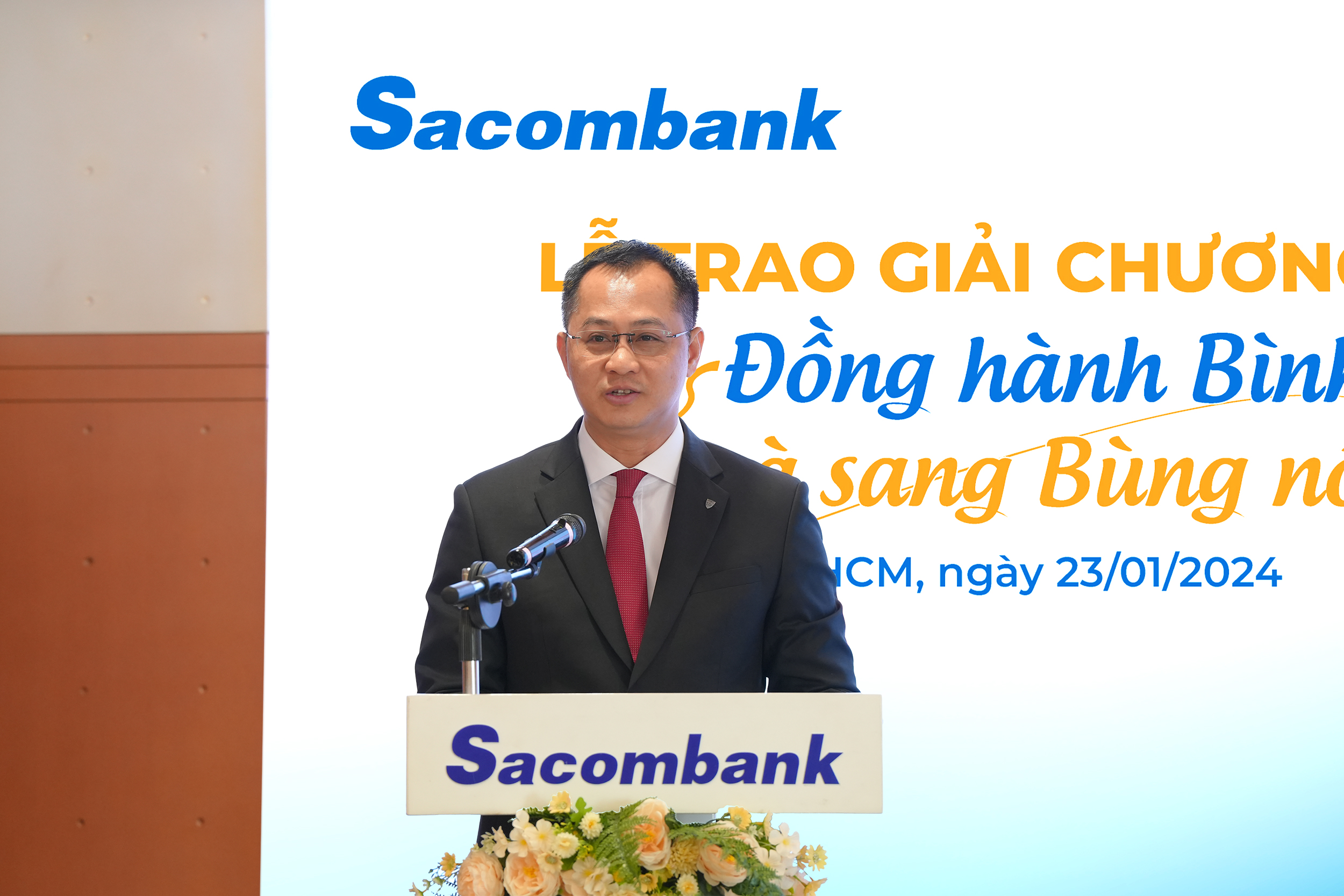 Sacombank trao giải chương trình quay số trúng thưởng “Đồng hành bình an – Quà sang bùng nổ” - Ảnh 2.