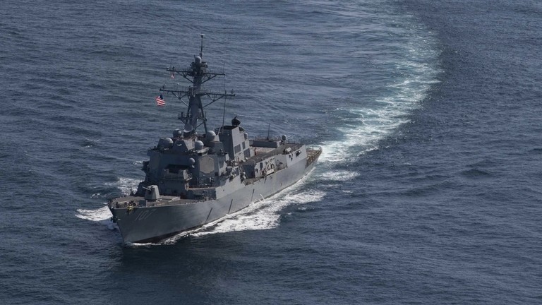 Houthi tuyên bố phóng tên lửa trúng tàu chiến Mỹ - Ảnh 1.