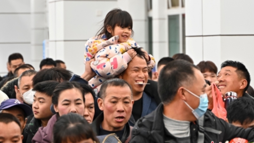 Xuân Vận 2024 ở Trung Quốc khởi động, 9 tỷ lượt người đi lại trong 40 ngày - Ảnh 1.