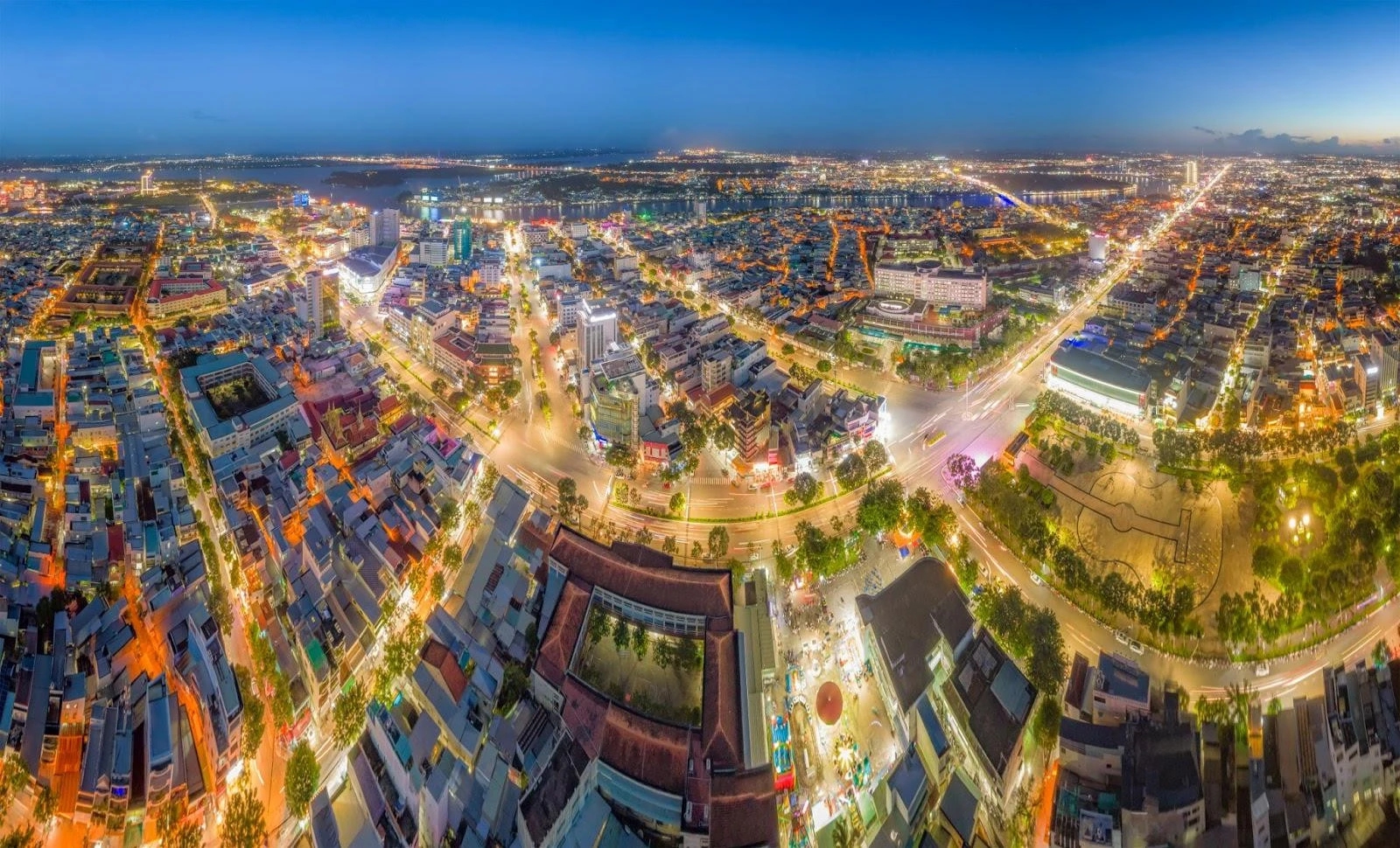 Quận lớn nhất Việt Nam có một chỉ tiêu kinh tế tăng 44 lần sau thành lập, sẽ xây thêm cầu và hàng chục con đường tỉnh, đường sắt đô thị mới
 - Ảnh 1.