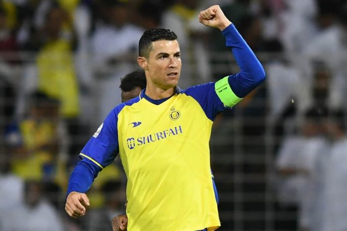 Sức hút khó tin của Ronaldo: Chỉ một chiếc áo có chữ ký cũng bán được tiền tỷ - Ảnh 2.