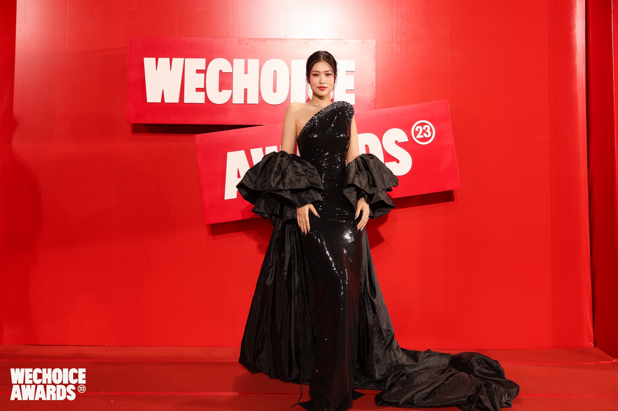 "Đại chiến hoa hậu" tại WeChoice Awards 2023: Lương Thuỳ Linh dịu kha, Vũ Thuý Quỳnh - Ngô Bảo Ngọc "chặt đẹp" thảm đỏ- Ảnh 11.