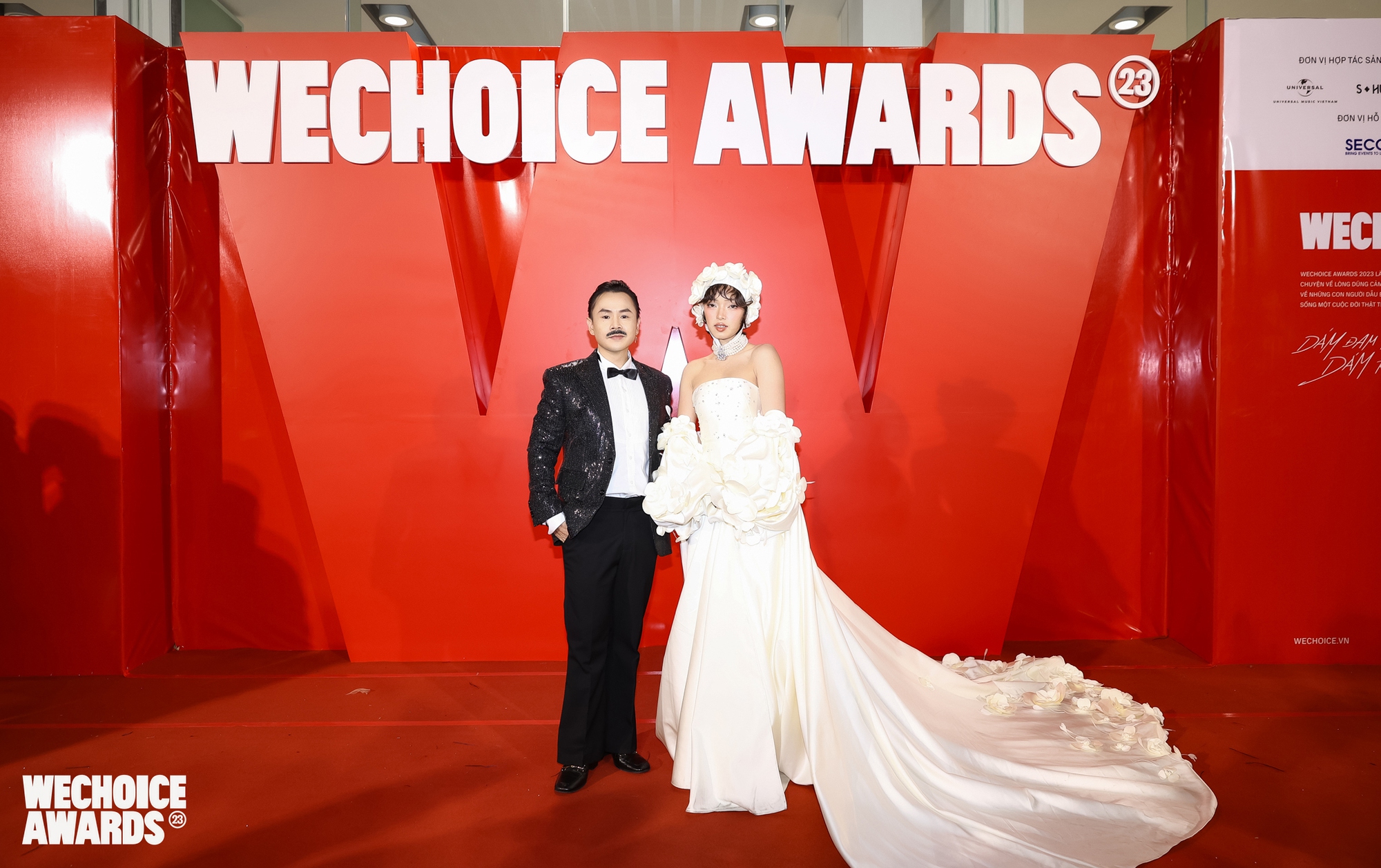 Toàn couple hot đỏ bộ WeChoice: Châu Bùi - Binz như có hôn lễ, vợ chồng Trấn Thành và nhà Puka - Gin sát rạt- Ảnh 5.