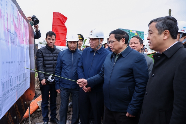 Thủ tướng kiểm tra tiến độ dự án đường dây 500 kV đặc biệt quan trọng với an ninh năng lượng quốc gia - Ảnh 1.