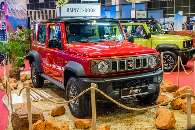 Suzuki Jimny 5 cửa dự kiến ra mắt ĐNÁ giữa tháng 2: Hàng trăm người đặt cọc ở Indonesia, về Việt Nam khó có giá rẻ - Ảnh 1.