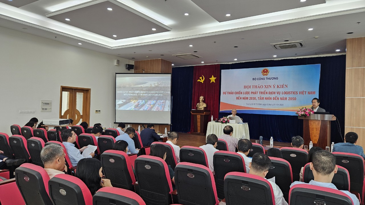 Vận chuyển 1 container từ ĐBSCL về TP HCM: đường bộ đắt gần 3 lần đường thủy - Ảnh 1. Vận chuyển 1 container từ ĐBSCL về TP HCM: đường bộ đắt gần 3 lần đường thủy - Ảnh 1.