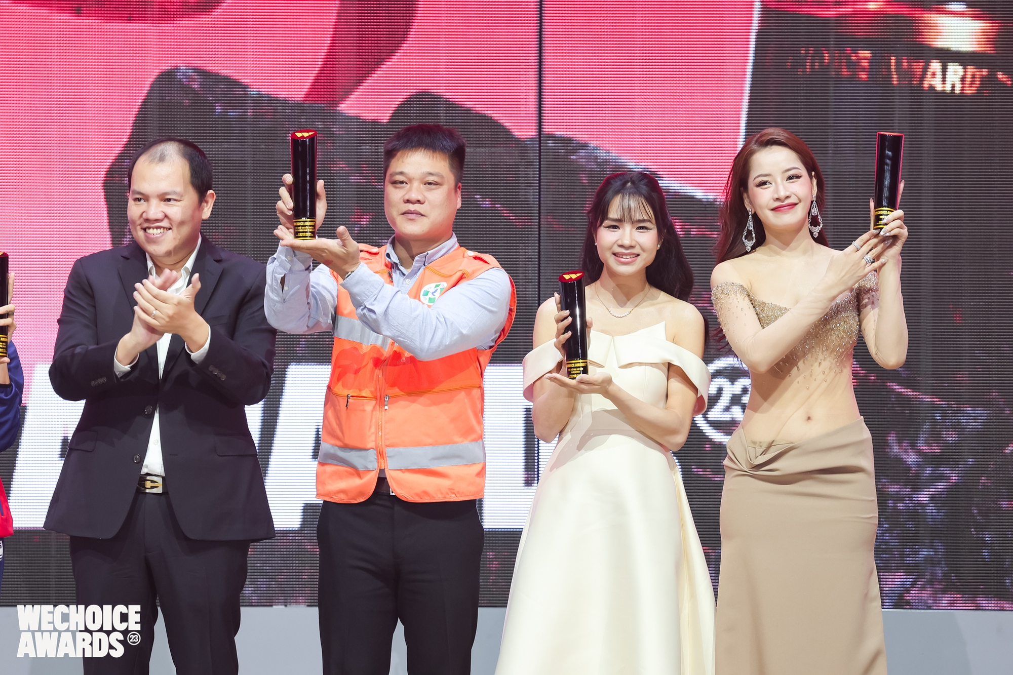 Chi Pu xuất sắc giành chiến thắng hạng mục Nghệ sĩ có hoạt động nổi bật tại WeChoice Awards 2023!- Ảnh 4.