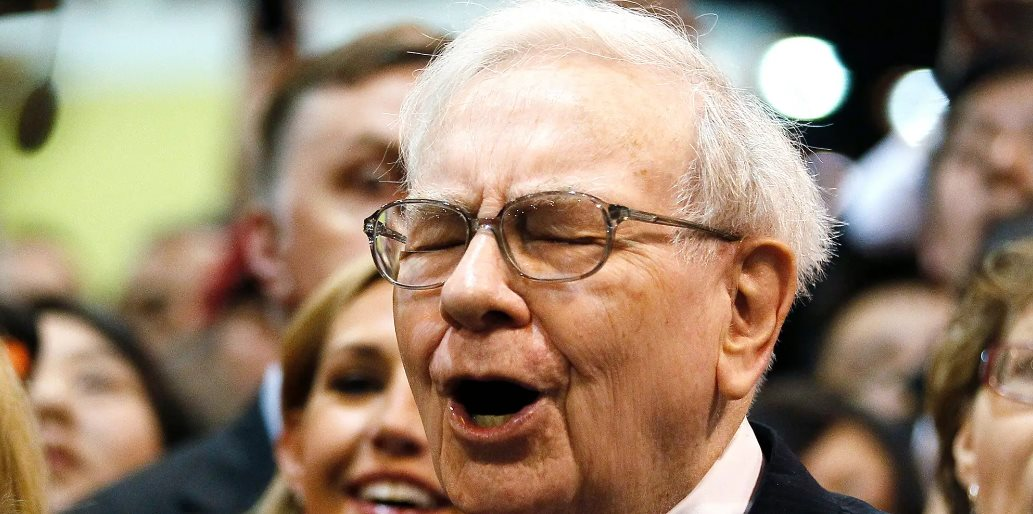 Warren Buffett thừa nhận sai lầm vì bán mất món hời tỷ đô, nhưng biết tiền chảy về đâu, ai nấy cũng gật gù ‘đúng là huyền thoại’ - Ảnh 1.