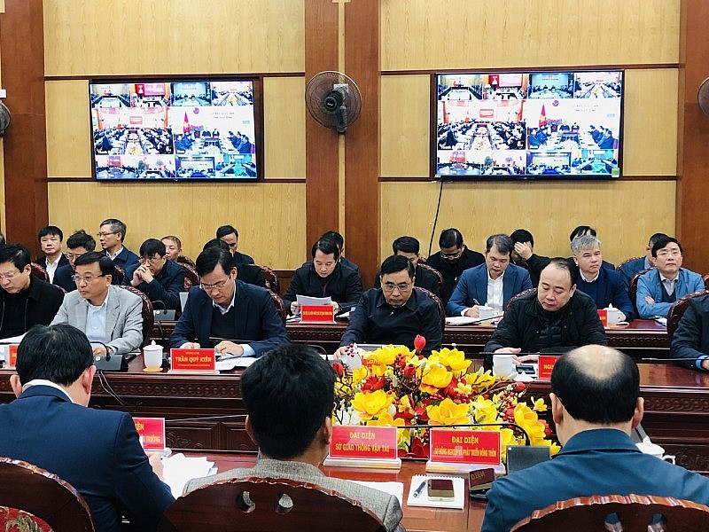 Thủ tướng họp với Bí thư, Chủ tịch 9 tỉnh thúc đẩy dự án đường dây 500kV mạch 3 - Ảnh 3.