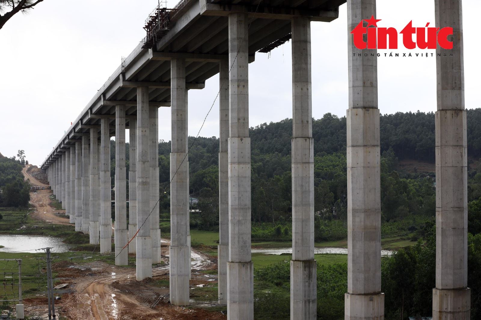 Thi công xuyên Tết, cao tốc Diễn Châu - Bãi Vọt đảm bảo tiến độ cán đích - Ảnh 13.