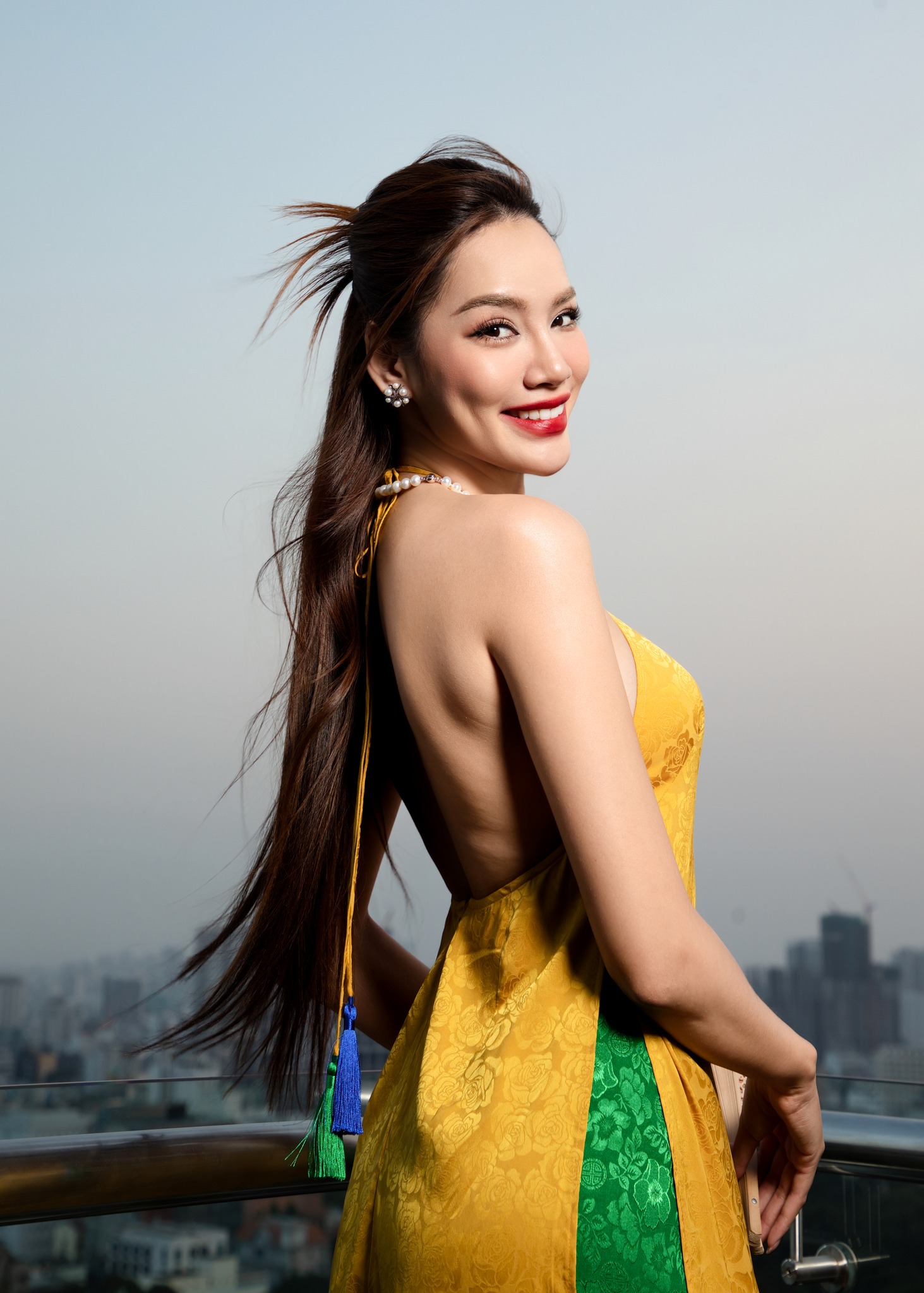 Hoa hậu Lê Hoàng Phương dạo này: Chăm chỉ diện trang phục gợi cảm, đối thủ đáng gờm trong đường đua "nữ hoàng thảm đỏ"- Ảnh 8.