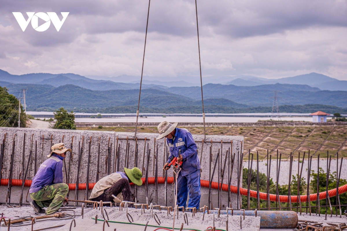 Hối hả thi công cao tốc nối Nha Trang - Sài Gòn những ngày cận Tết Nguyên đán - Ảnh 14.