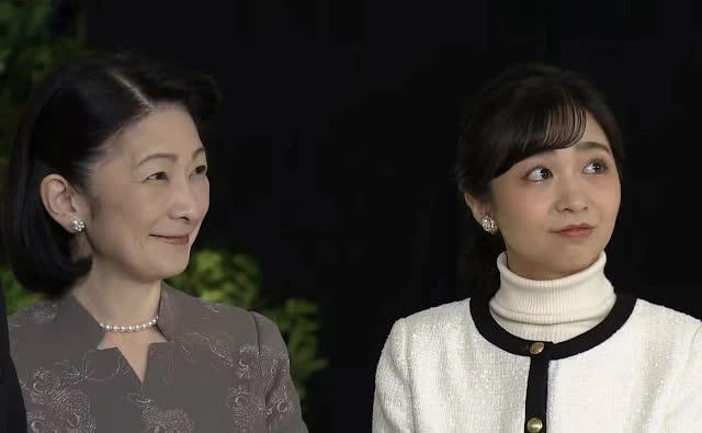 Công chúa xinh đẹp nhất Nhật Bản xuất hiện cùng gia đình tại sự kiện, ngoại hình &quot;đẹp hơn hoa&quot; khiến nhiều người ngưỡng mộ - Ảnh 4.