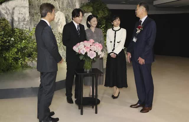 Công chúa xinh đẹp nhất Nhật Bản xuất hiện cùng gia đình tại sự kiện, ngoại hình &quot;đẹp hơn hoa&quot; khiến nhiều người ngưỡng mộ - Ảnh 2.